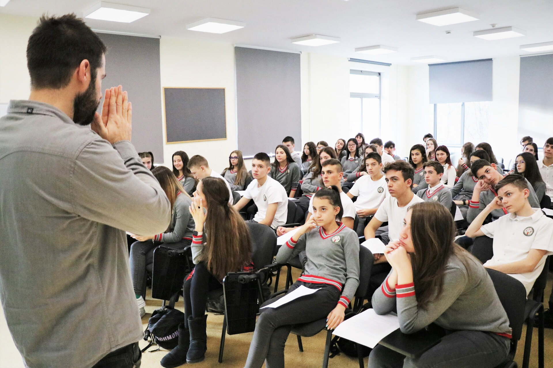 Авторът Доминик Карило – Гостуващ лектор  на класове 8. – 11.