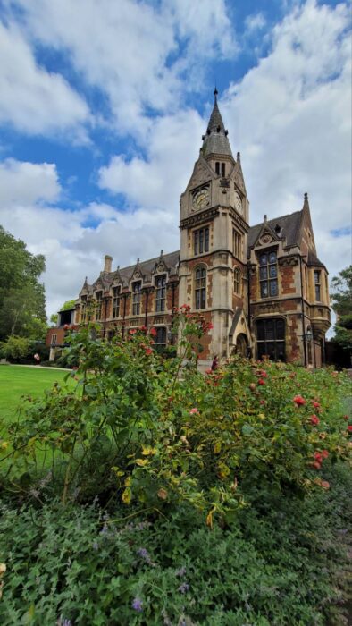 Невероятно пътешествие до Университета Кеймбридж
