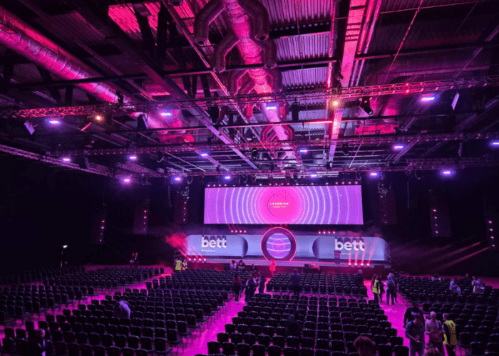 Екипът на St. George’s се запозна с бъдещето на обучението на BETT 2026 🌍