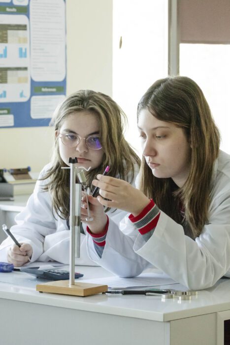 Изследване на пружини и сили